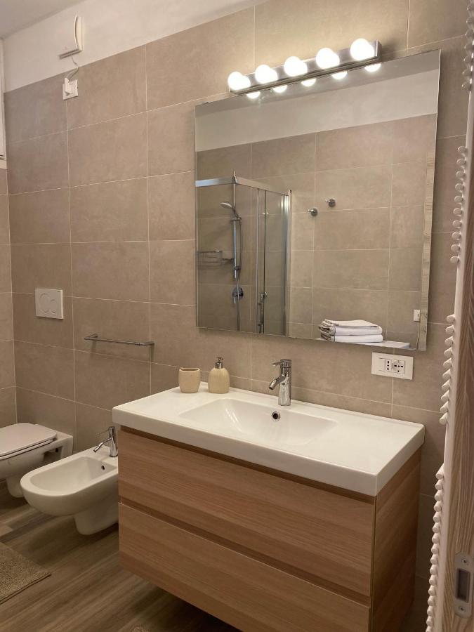 Flowers & Garden Apartment Con Vista Lago 马内尔巴 外观 照片