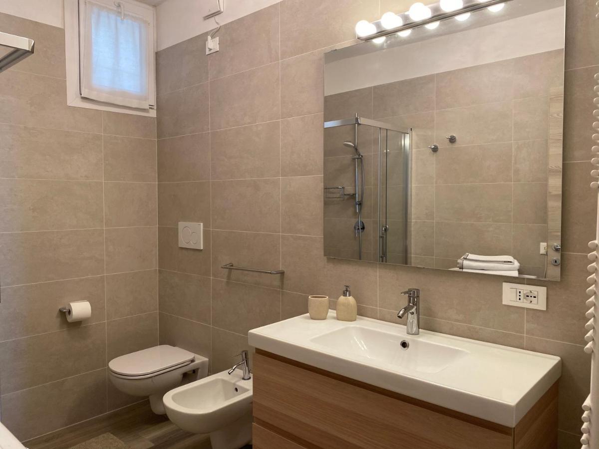 Flowers & Garden Apartment Con Vista Lago 马内尔巴 外观 照片